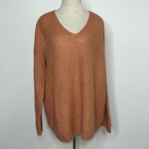 Jenni Kayne Sweaters - 🔹 Jenni Kayne Mohair Blend V Neck Cabin Sweater